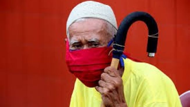 Jokowi Bolehkan Lepas Masker, 5 Kelompok Orang Ini Wajib Pakai