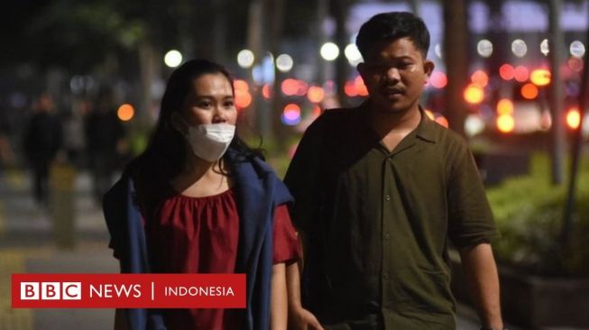 Kebijakan Bebas Masker di Luar Ruangan Dinilai Terlalu Cepat