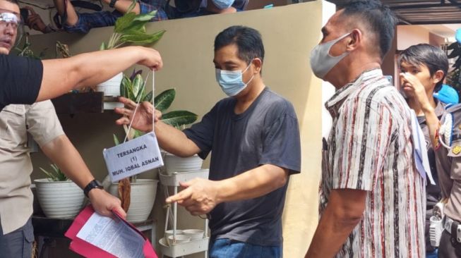 Rekonstruksi Pembunuhan Pegawai Dinas Perhubungan Makassar Dimulai Dari Rumah Istri Mantan Kasatpol PP Iqbal Asnan