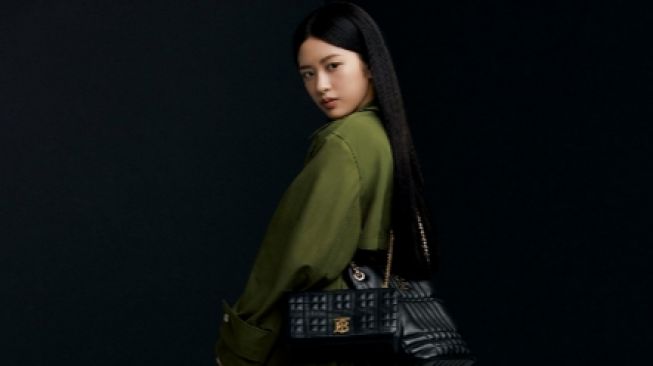 An Yu Jin Ungkap IVE Selaras dengan Citra Diri yang Diinginkannya dalam Wawancara Marie Claire Korea