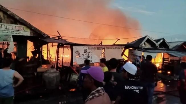 Subuh Mencekam, Warga Kecamatan Simpang 4 Berteriak dan Berhamburan Keluar Rumah Karena Si Jago Merah