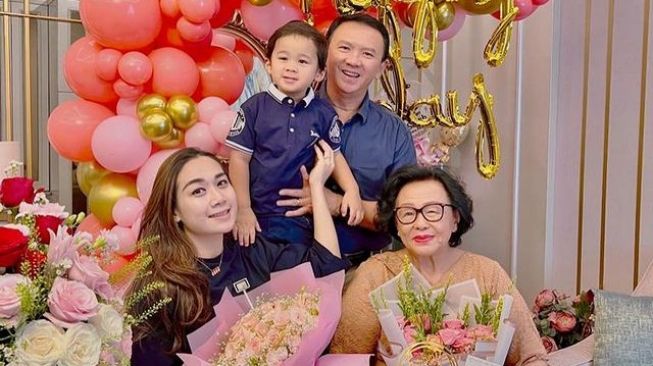 Momen Ulang tahun Puput Nastiti Istri Ahok (Instagram/basukibtp)