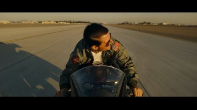 Tom Cruise Menunggang Kawasaki Ninja di Top Gun: Maverick, Berikan Dukungan Kepada Para Pegawai Bioskop