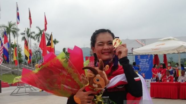 SEA Games 2021: Demi Medali Emas, Ayustina Sempat Tahan Haus Sepanjang 30 KM