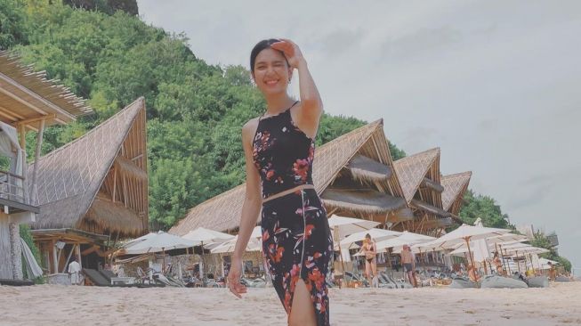 Potret Mikha Tambayong Liburan di Bali (Instagram/@miktambayong)