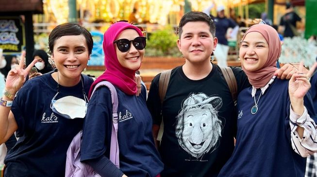 Potret Zaskia Adya Mecca Boyong Karyawan ke Dufan(Instagram/@zaskiadyamecca