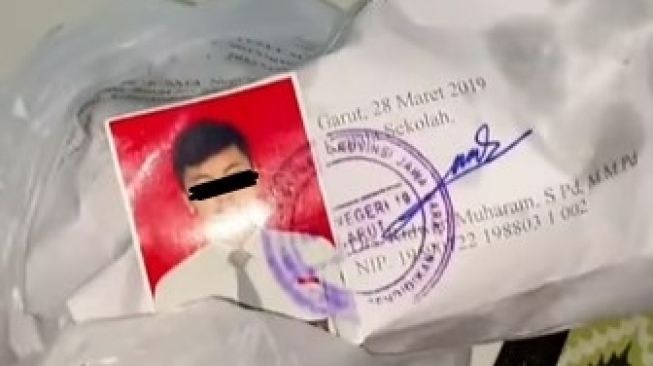 Viral Bungkus Gorengan Pakai Dokumen Penting, Terdapat Foto hingga Cap Stempel Asli