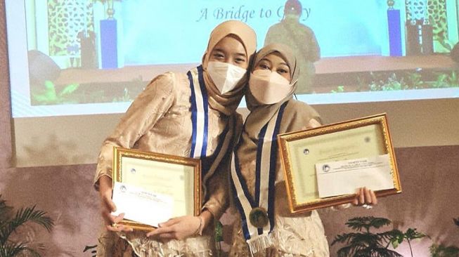 Momen kelulusan Aishameglio putri Duta Sheila On 7 (Instagram/@shadjo04)