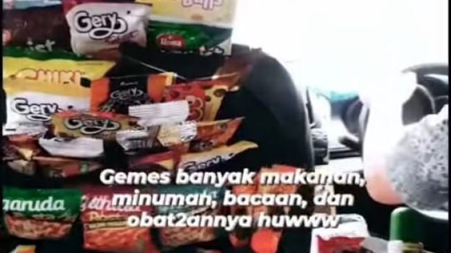 Viral, Sopir Taksi Online Beri Fasilitas Makanan dan Obat Gratis untuk Penumpang, Warganet: Ini Baru Taksi Bintang Lima