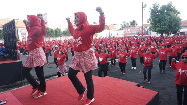 Sambut New Normal, Ribuan Kader DPD PDI Perjuangan Jawa Tengah Ikuti Senam Secara Hybrid