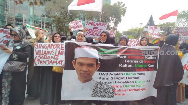 Marah Ustaz Abdul Somad Diusir, Ribuan Umat Islam Geruduk Konjen Singapura di Medan