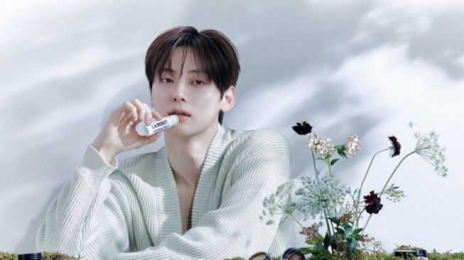 Minhyun NU'EST Ungkap Peran Cinta dari Penggemar dan Tips Percaya Dirinya