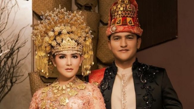 Lepas Lajang, Masayu Clara dan Qausar Harta Menikah Hari Ini