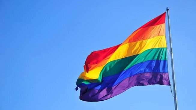 Kemenlu RI Kritik Pengibaran Bendera LGBT Di Kedubes Inggris: Sangat Tidak Sensitif, Hormati Budaya Indonesia!
