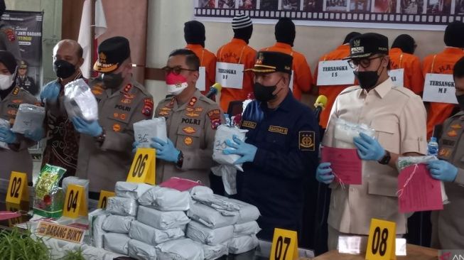 Pengungkapan Kasus Terbesar, Polisi Amankan 41,4 Kilogram Sabu Senilai Rp61,2 Miliar di Bukittinggi