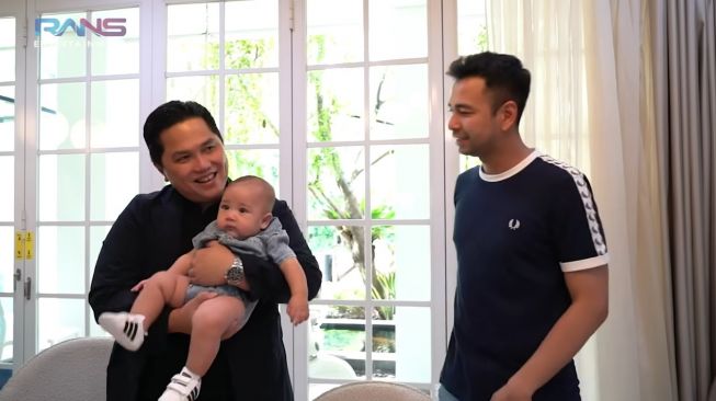 Potret Erick Thohir kunjungi rumah Raffi Ahmad dan Nagita Slavina (YouTube/Rans Entertainment)