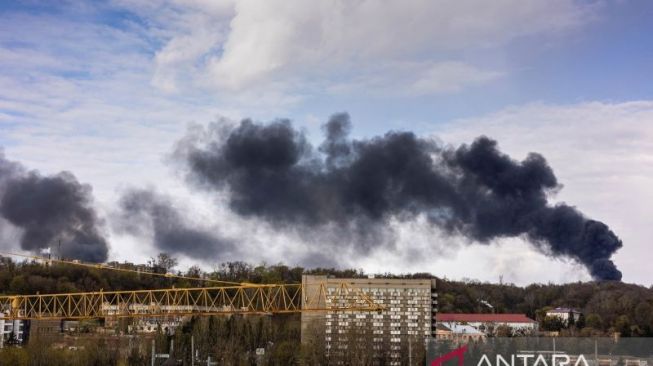 Rusia Kembali Serang Kiev, Rudal Hantam Gedung Apartemen dan Taman Kanak-kanak