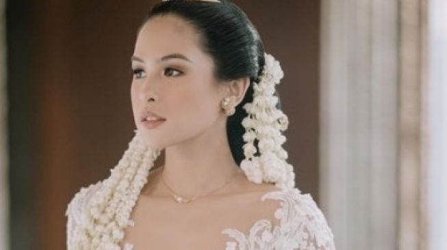 Undangan Pernikahan Maudy Ayunda Bocor, Nama Suami Disorot