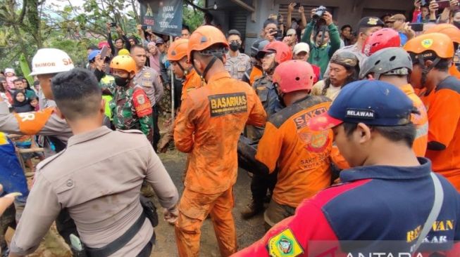 Bhabinkamtibmas Cibogor Kota Bogor Tewas Tertimbun Longsor Saat Asyik Mancing