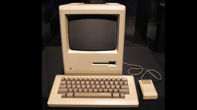 Macintosh 128K. [Wikipedia]