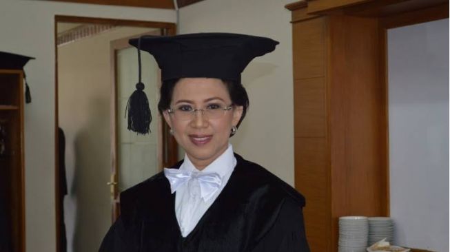 Profil Ova Emilia, Rektor UGM yang Baru Periode 2022 - 2027