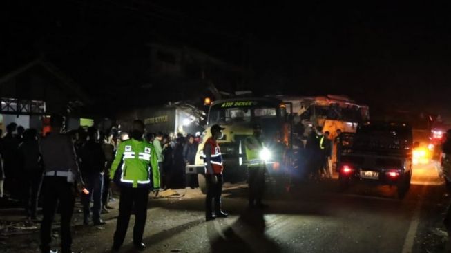 Terpopuler di Jabar: Nama-nama Korban Tewas Kecelakaan Maut Bus di Ciamis, Militansi Pendukung di Final Bola Voli Putra