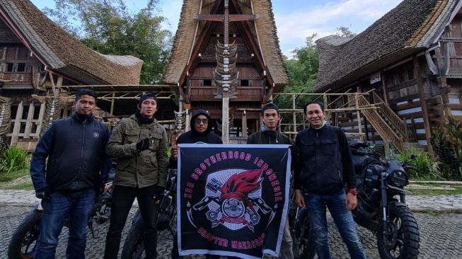 XSR Brotherhood Indonesia (XBI) chapter Makassar yang melakukan perjalanan dari makassar ke Enrekang, pintu gerbang ke Tana Toraja [Yamaha Indonesia].