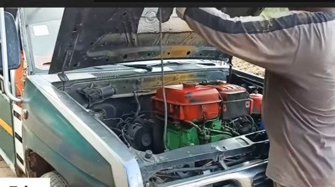 Mobil petani dengan mesin antimanstream (Youtube)