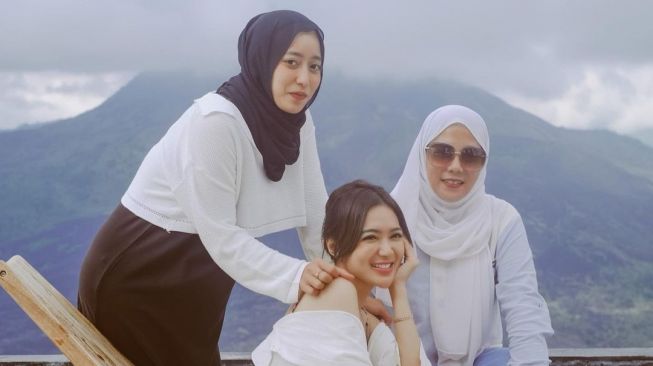 Potret Wika Salim Liburan Bareng Keluarga di Bali (instagram/@wikasalim)