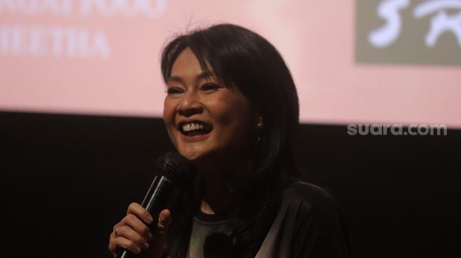 Pemain film Mengejar Surga, Enditha memberikan keterangan saat acara "Press Screening" film terbarunya di XXI Epicentrum Kuningan, Jakarta, Senin (23/5/2022). [Suara.com/Angga Budhiyanto]