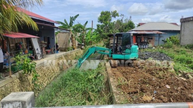 Diduga Sindir Pemkot Bontang yang Tidak Perhatian, Warga Api-api Iuran Sewa Alat Berat untuk Keruk Sungai