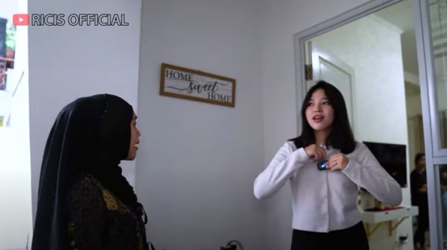 Potret Rumah Anneth (YouTube/Ricis Official)