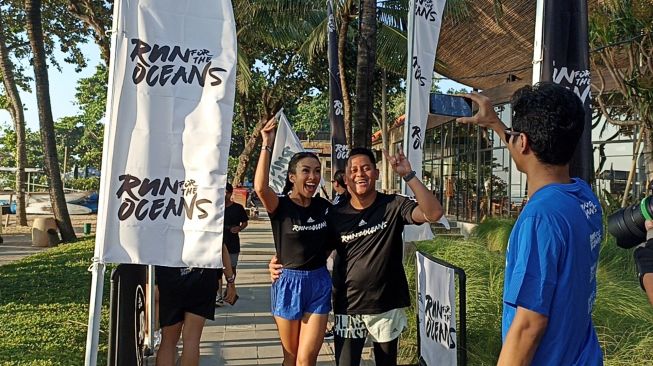 Adidas Run For The Ocean yang diselenggarakan di Pantai Sanur, Denpasar, Bali, Senin (23/5/2022) [Suara.com/Eviera Paramita Sandi] 