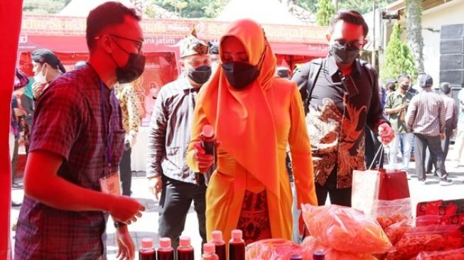 Bupati Mojokerto, Ikfina Fahmawati dalam Gelar Seni Budaya Daerah 2022. (Dok: Pemkab Mojokerto)