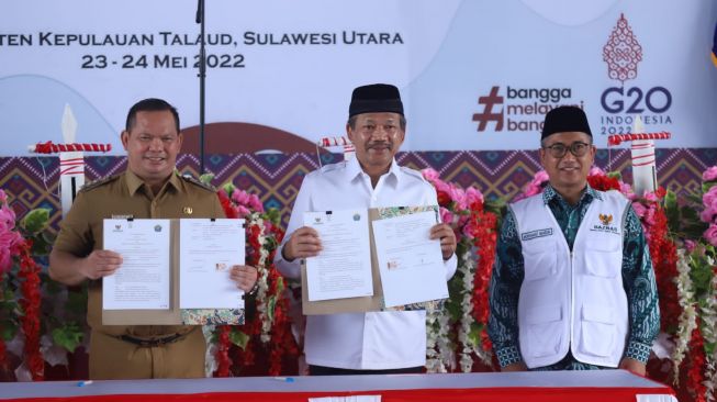 Baznas Salurkan Bantuan Jaring untuk Nelayan Perbatasan