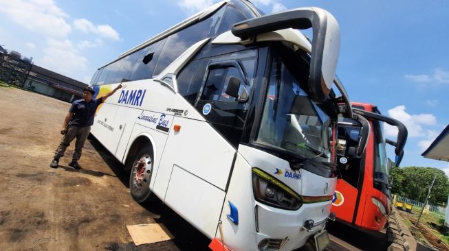 Bus Damri Tujuan Pontianak - Sintang Diduga Ditembak Orang Tak Dikenal di Trans Kalimantan