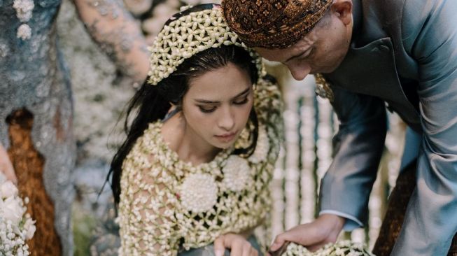 Momen Pernikahan Maudy Ayunda Adat Jawa-Korea (instagram/@maudyayunda)