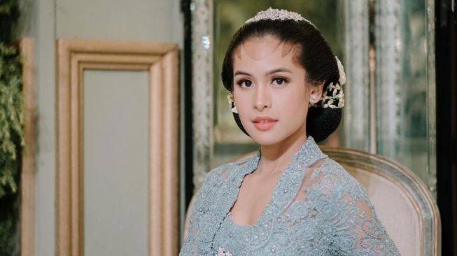 Intip Detail Kebaya Maudy Ayunda ketika Menikah, Anggun dan Indonesia Banget!