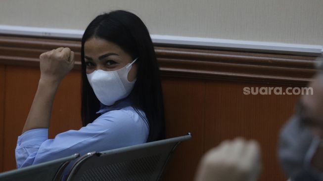 Artis Nirina Zubir menghadiri sidang lanjutan kasus mafia tanah di Pengadilan Negeri (PN) Jakarta Barat, Selasa (24/5/2022). [Suara.com/Angga Budhiyanto]