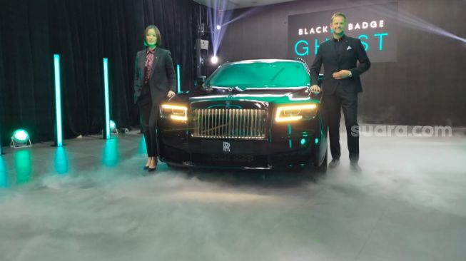 Rolls-Royce Black Badge Ghost debut in Jakarta, bersama Ms Irene Nikkein, Asia Pacific Regional Director Rolls-Royce Motor Cars dan Mr Michael Vetter, Group Managing Director Luxury Brands, Eurokars Group Indonesia [Suara.com/CNR ukirsari]