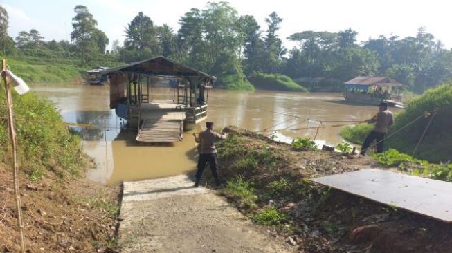 2 Penarik Perahu Eretan di Sungai Ciujung Tersengat Listrik, Satu Orang Tewas