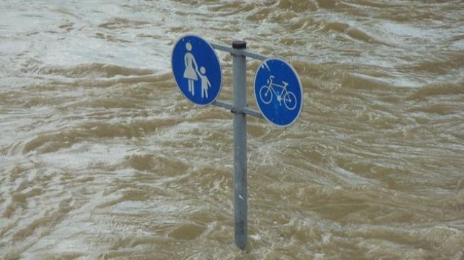 Diguyur Hujan Sejak Pagi Hingga Malam, Warga Pamekasan Diminta Waspadai Ancaman Banjir