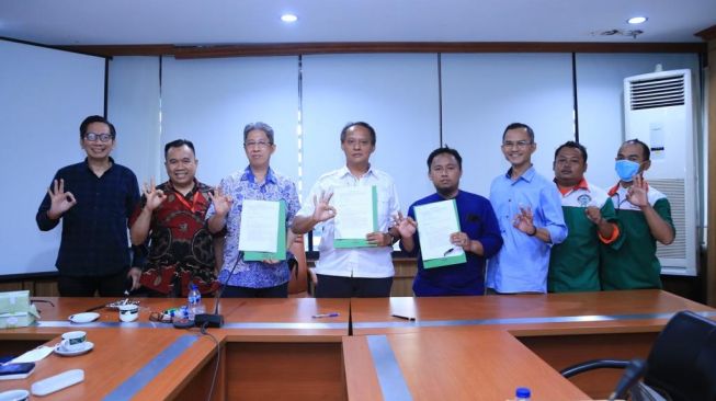 Penandatangan PB antara DL dengan Serikat Pekerja Dunkindo Lestari, Jakarta, Senin (23/5/2022). (Dok: Kemnaker)