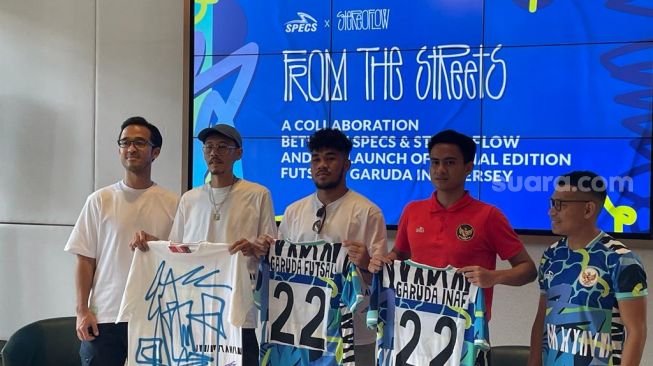 Specs merilis jersey khusus yang didikasikan untuk Timnas Futsal Indonesia dan Garuda INAF di Jakarta, Selasa (24/5/2022). (Suara.com/Adie Prasetyo Nugraha).