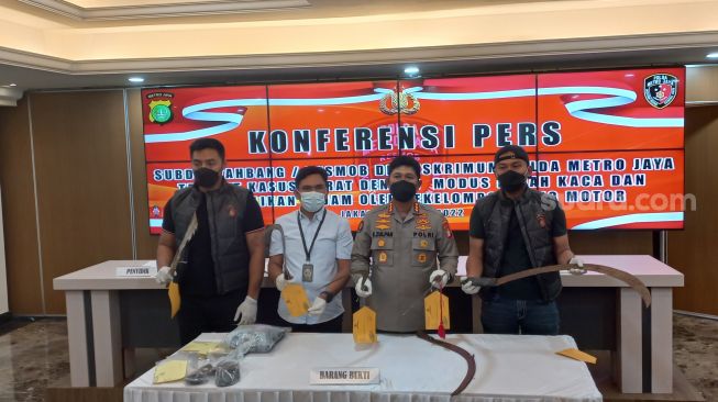 Polisi resmi menetapkan pendiri geng motor Jakarta Misteri berinisial NR (21) sebagai tersangka. (Suara.com/M. Yasir)