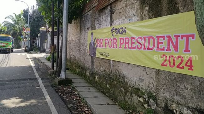 Spanduk Ridwan Kamil For Presiden 2024 Bertebaran di Cimahi, Pengamat: Belum Ada Parpol yang Mau Dorong