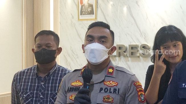 Dor Dor! Polisi Lepaskan Tembakan ke Udara Bubarkan Tawuran di Cengkareng Timur, Satu Pelajar Bercelurit Ditangkap