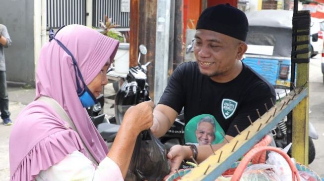 Terinspirasi Ganjar Pranowo, Komunitas Warung Tegal Bagikan Seribu Makanan Gratis di Jakarta