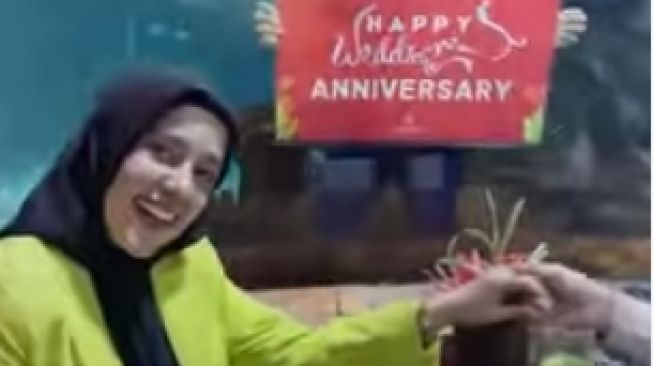 Potret Anniversary ke-5 Fairuz A Rafiq dan Sonny Septian (Instagram/Fairuzarafiq)