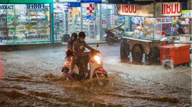 7 Langkah Awal Jika Motor Terendam Banjir Rob: Jangan Keliru Biar Kerusakan Tak Makin Parah